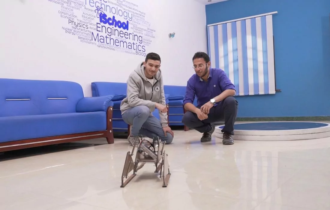 آي سكول.. مدرسة موازية لطلبة المستقبل