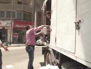“بيكيا”.. سلع غذائية مقابل القمامة