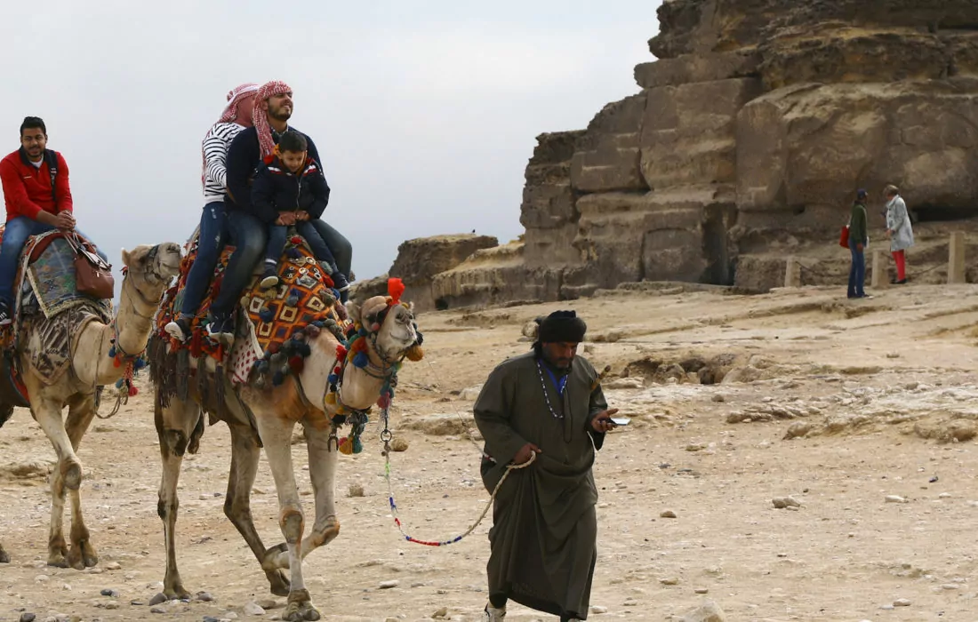 صراع شركات السياحة ومنصات الحجز الإلكتروني في مصر.. من ينتصر؟