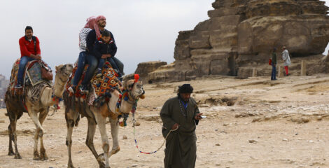 صراع شركات السياحة ومنصات الحجز الإلكتروني في مصر.. من ينتصر؟