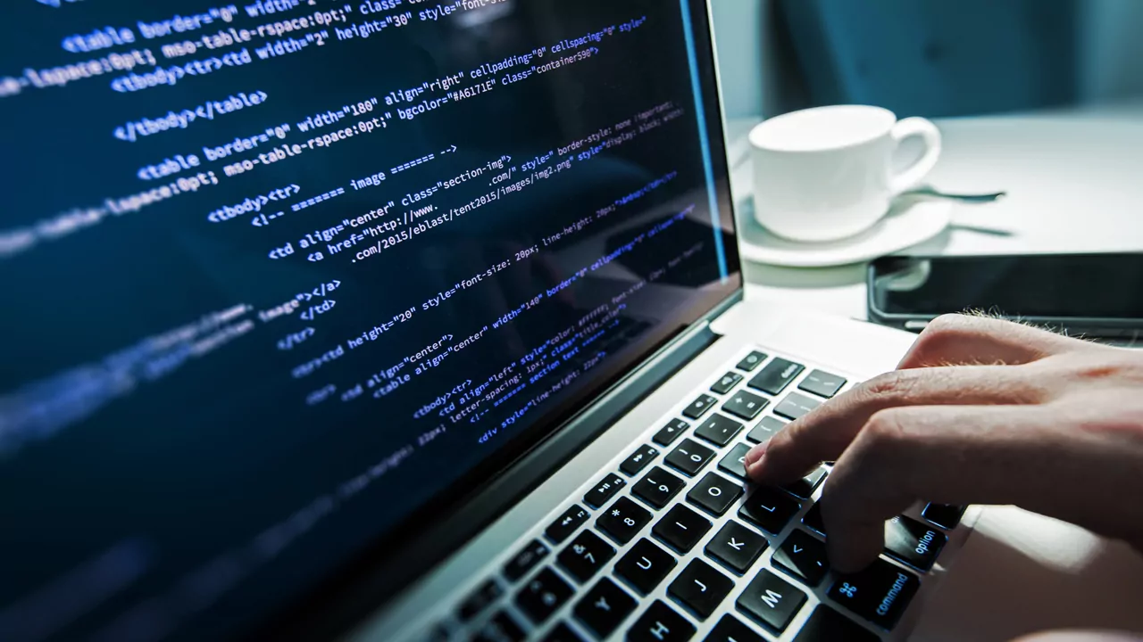 الإمارات تعلن عن مبادرة لتعليم ٥ ملايين شابا حول العالم لغات البرمجة