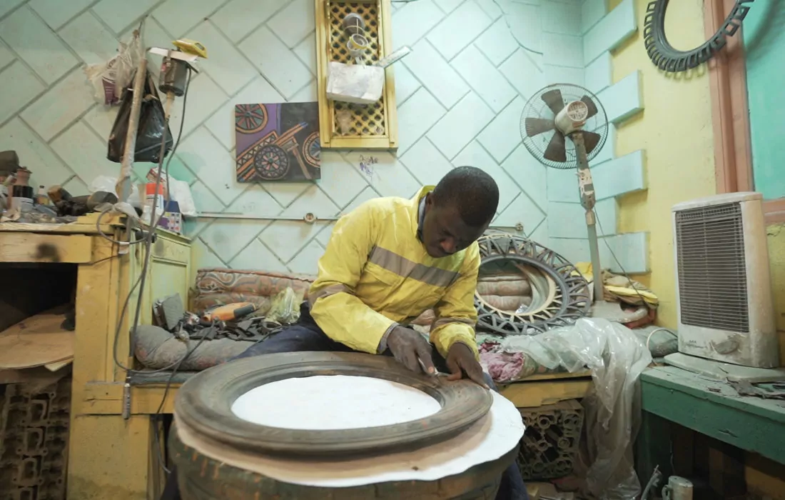 موبيكيا.. أثاث من مخلفات السيارات