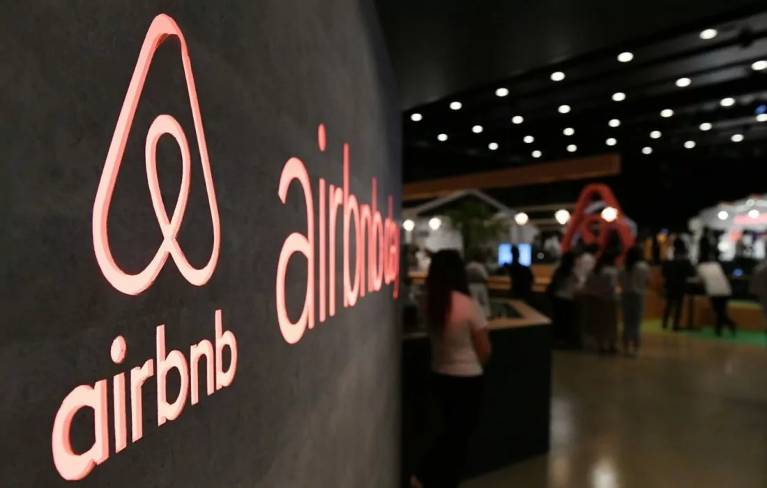 Airbnb تسرح ٢٥٪ من موظفيها