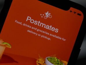 أوبر تستحوذ على Postmates مقابل ٢,٦ مليار دولار
