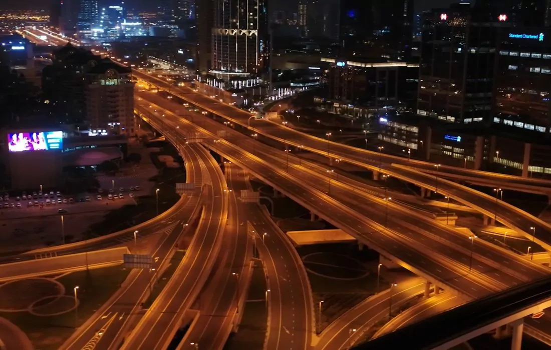 دبي تحول حرارة صحرائها إلى كهرباء لإنارة المدينة