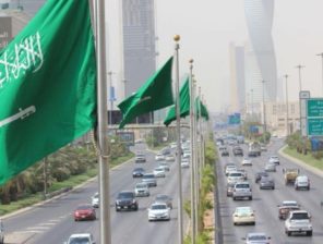 السعودية تطلق برنامجا لزيادة توظيف مواطنيها في القطاع الخاص