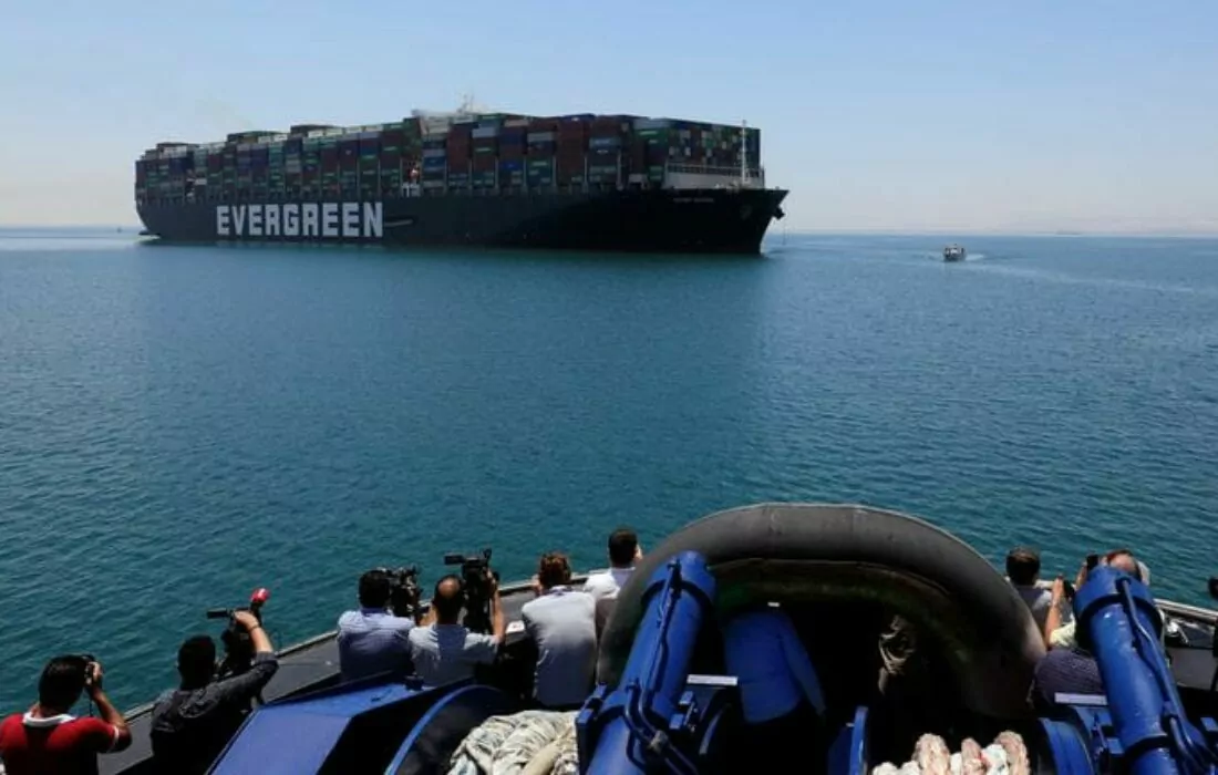 بلومبرج: مالكو “إيفر جيفن” قد يواجهون مئات دعاوى التعويض