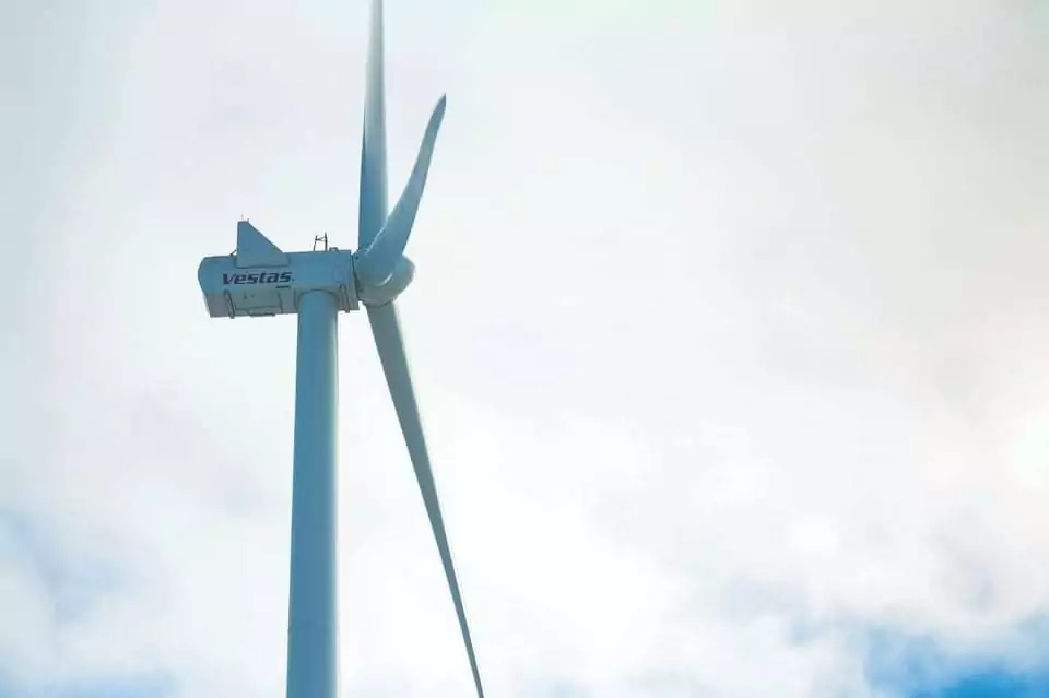 “مصدر” تشارك في تطوير أول محطة لطاقة الرياح في السعودية