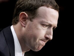 يوم فيسبوك السيء .. زوكربيرج يخسر ٦ مليار دولار وهوجن تدلي بشهادتها أمام الكونجرس