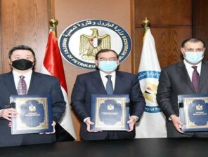 مصر و”أباتشي” الأمريكية يوقعان اتفاقية بقيمة ٣,٥ مليار دولار للتنقيب عن النفط