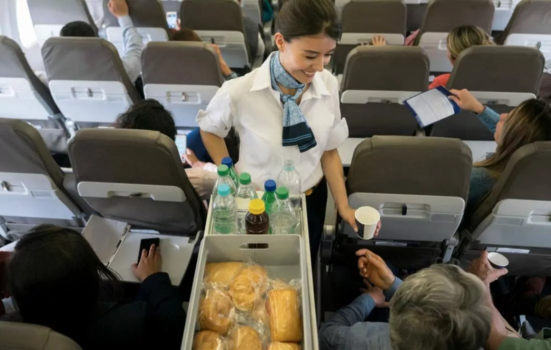 مصر للطيران تخفض استخدام البلاستيك على رحلاتها بنسبة ٩٠%