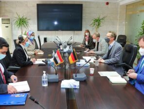 وزيرة البيئة تبحث مع السفير الألماني سبل التعاون في مشروعات البيئة والطاقة