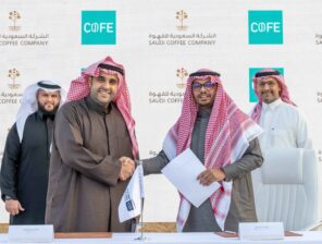 تطبيق كوفي يوقع اتفاقية تعاون مع شركة القهوة السعودية التابعة لصندوق الاستثمارات العامة