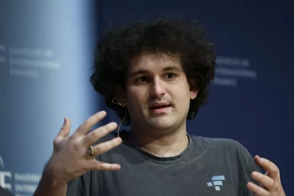 بعد القبض عليه .. مؤسس منصة إف تي إكس يواجه ثماني تهم جنائية منها الاحتيال والفساد