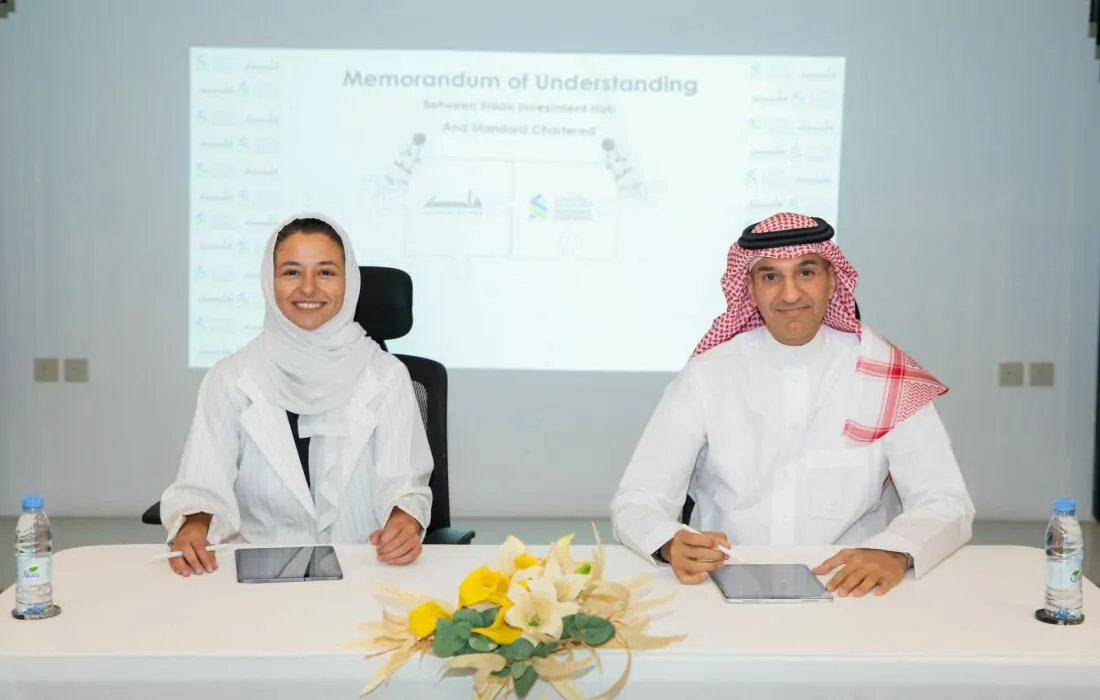 ستاندرد تشارترد يتعاون مع مسرعة فلك لإطلاق برنامج “المرأة والتكنولوجيا” في السعودية