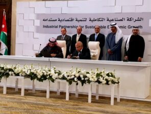 توقيع ١٢ اتفاقية صناعية بين مصر والإمارات والأردن والبحرين بقيمة ملياري دولار