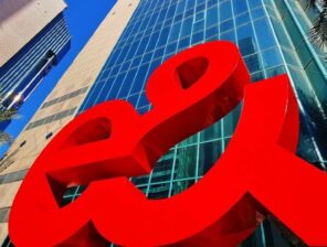 اتصالات الإمارات تستحوذ كليًا على منصة سيرفس سوق للخدمات المنزلية