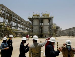 أرامكو تستحوذ على شركة فالفولين الأمريكية في صفقة بقيمة ٢,٦٥ مليار دولار