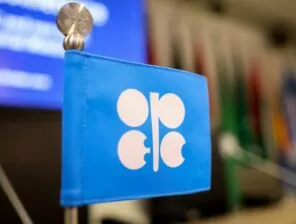 أوبك+ تعلن نيتها خفض انتاج النفط وسعر البرميل يصل لـ ٨٦ دولار