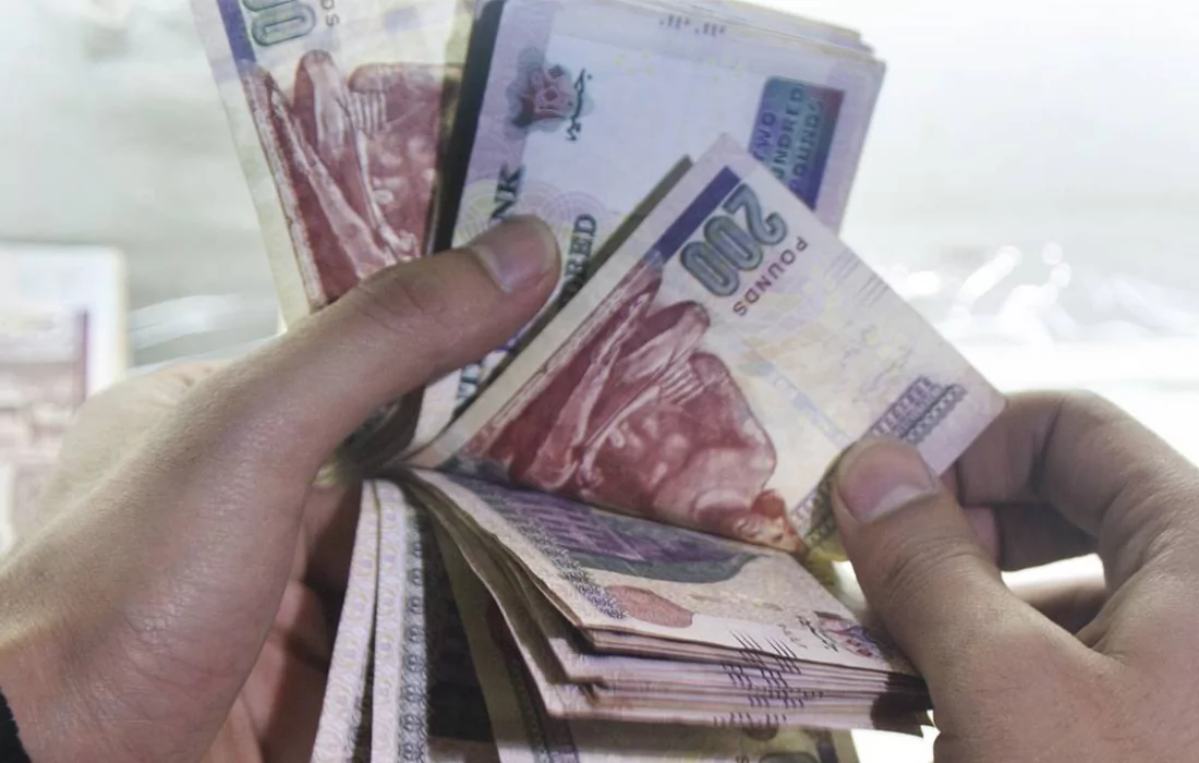بنوك مصرية تُتيح خدمة دفع رواتب الموظفين مقدمًا