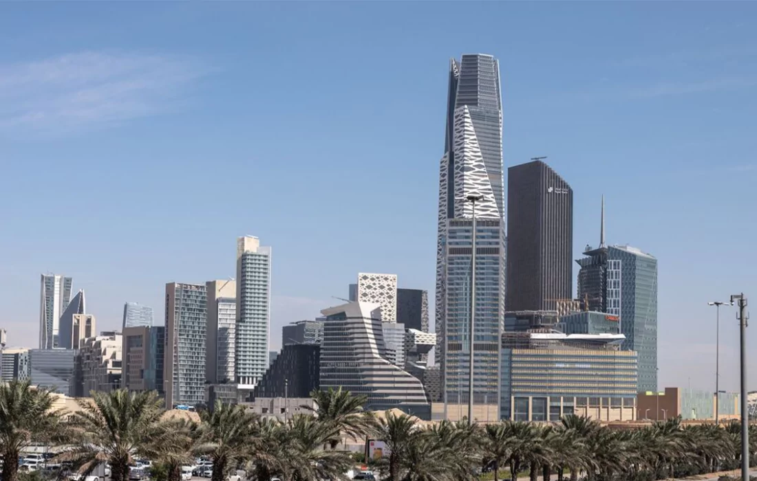 خلال 3 شهور.. 127 شركة عالمية تنقل مقارها الإقليمية إلى السعودية