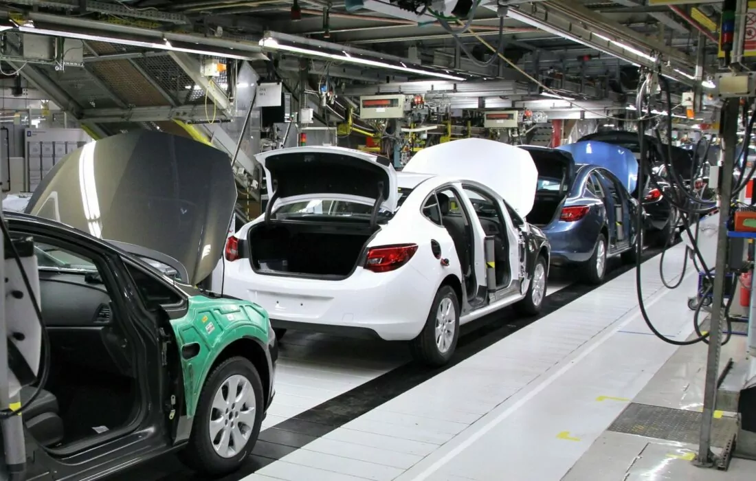 تحولت لمُصدر عالمي.. استثمارات بقيمة ٩٠ مليار دولار في صناعة السيارات بالمغرب