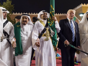 “ترامب يعود إلى الخليج”: يُخطط لقنص صفقات بتريليون دولار
