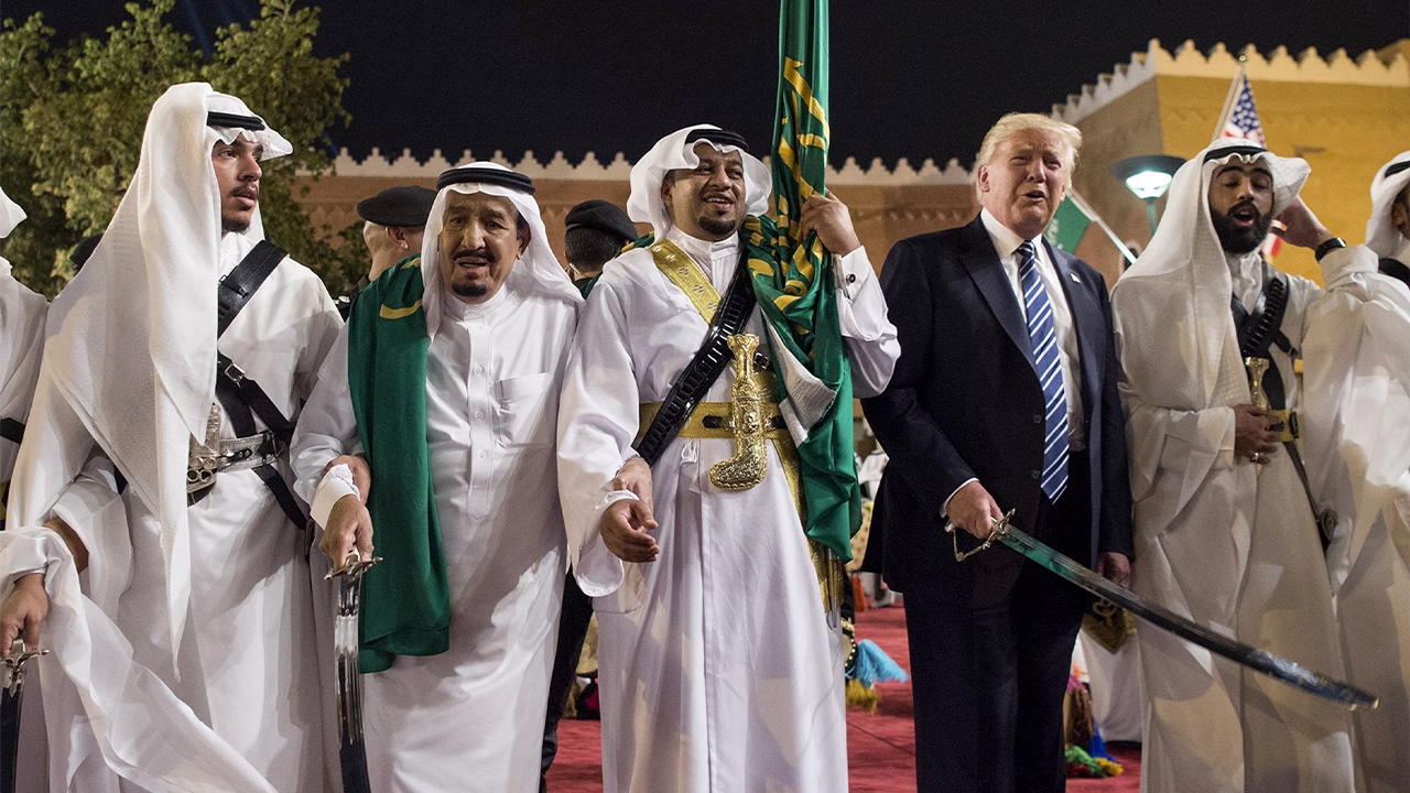 “ترامب يعود إلى الخليج”: يُخطط لقنص صفقات بتريليون دولار