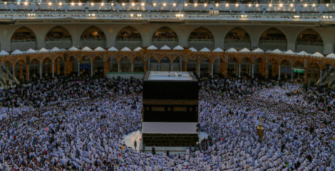 الحج في عصر الذكاء الاصطناعي: تقنيات مُبتكرة تؤمن سلامة الحجاج وتحد من الأزمات