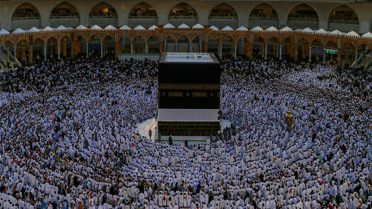 بدون وسيط.. السعودية تُطلق خدمة “نسك عمرة” للتقديم المباشر على التأشيرة
