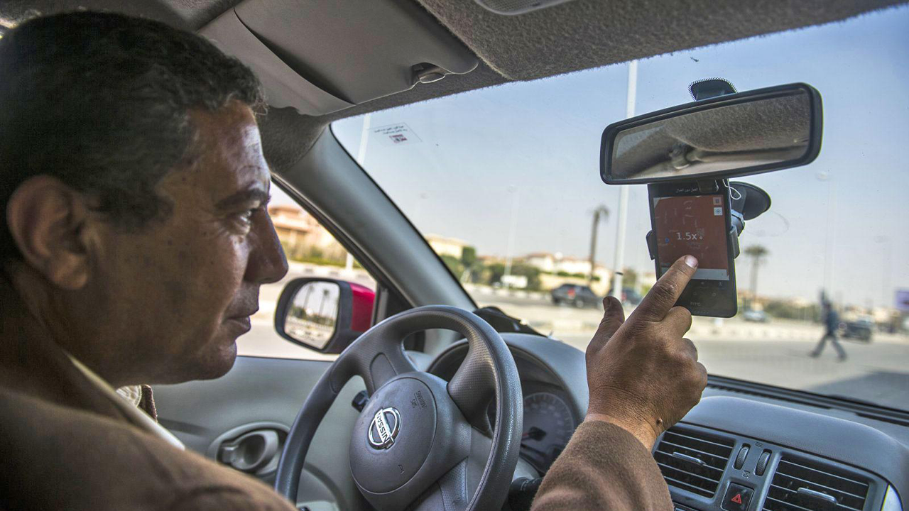 النقل الذكي في مصر: مستقبل واعد وتحديات تتطلب حلولًا مُبتكرة