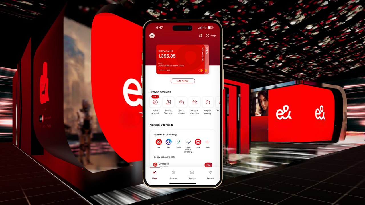 شراكة بين”e& money” و”PayPal” لربط المحافظ الرقمية وإتاحة السحب الفوري في الإمارات