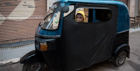 محافظة الجيزة تطلق خطة لاستبدال التوك توك بسيارات حديثة 