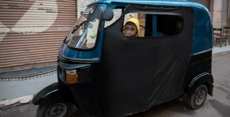 محافظة الجيزة تطلق خطة لاستبدال التوك توك بسيارات حديثة 