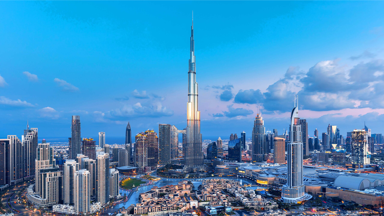 “لونايت” الإماراتية تخطط لاستثمار مليار دولار في MGX