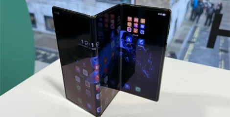  “سامسونج” تكشف عن Galaxy Z TriFold: هاتف المستقبل بشاشة قابلة للثني