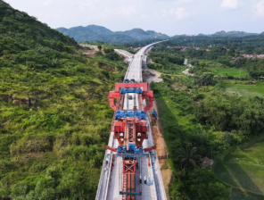 هل تنجح الصين في مواجهة الهيمنة الاقتصادية الأمريكية عبر “مبادرة الحزام والطريق”؟