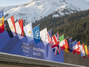 السعودية والإمارات وقطر يعززون حضورهم الاستراتيجي في دافوس 2026