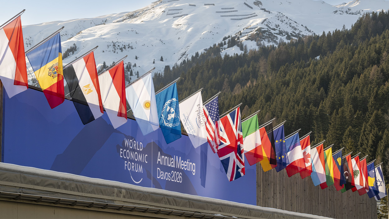 السعودية والإمارات وقطر يعززون حضورهم الاستراتيجي في دافوس 2026