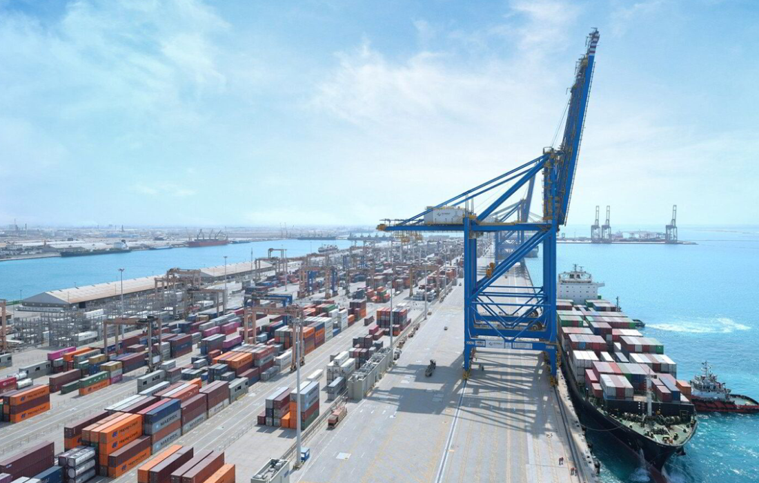 “موانئ دبي العالمية” تعلن عن بيع 37.5% من محطة حاويات في ميناء جدة لـ “ميرسك”