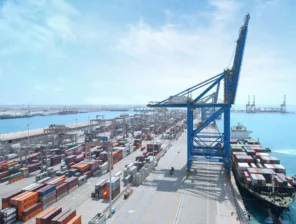 “موانئ دبي العالمية” تعلن عن بيع 37.5% من محطة حاويات في ميناء جدة لـ “ميرسك”