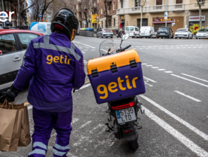 بالتعاون مع “مبادلة”.. “أوبر” تستحوذ على أنشطة التوصيل التابعة لـ”جيتير” التركية