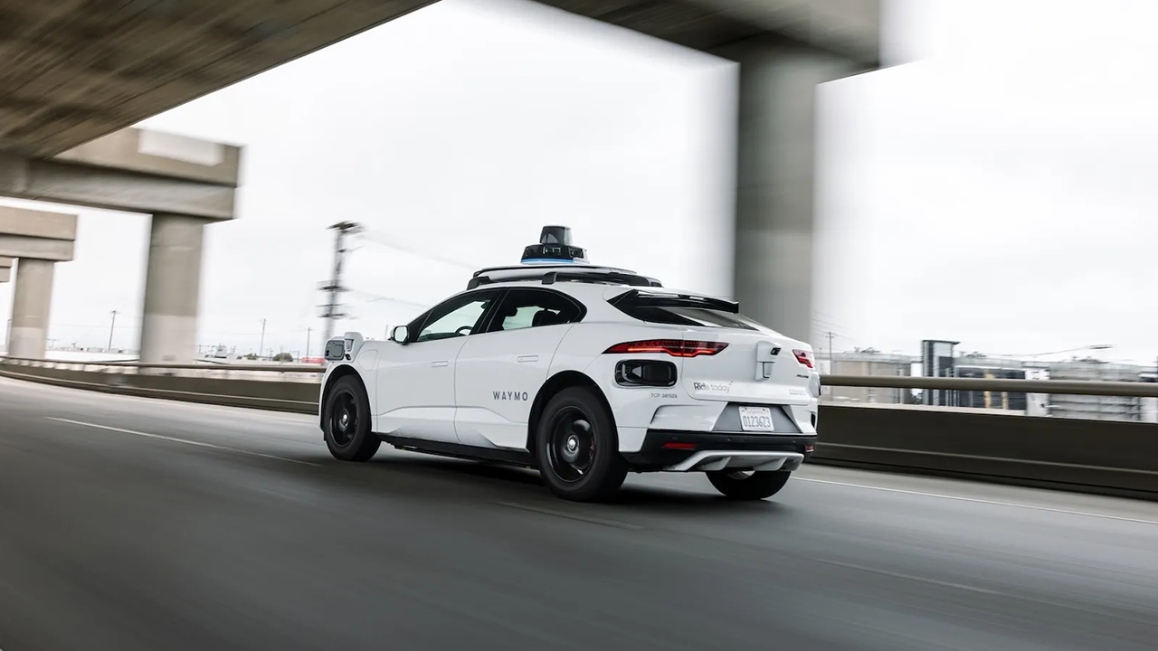 “مبادلة” تشارك في جولة بقيمة 16 مليار دولار لصالح Waymo لتعزيز مستقبل التنقل الذاتي