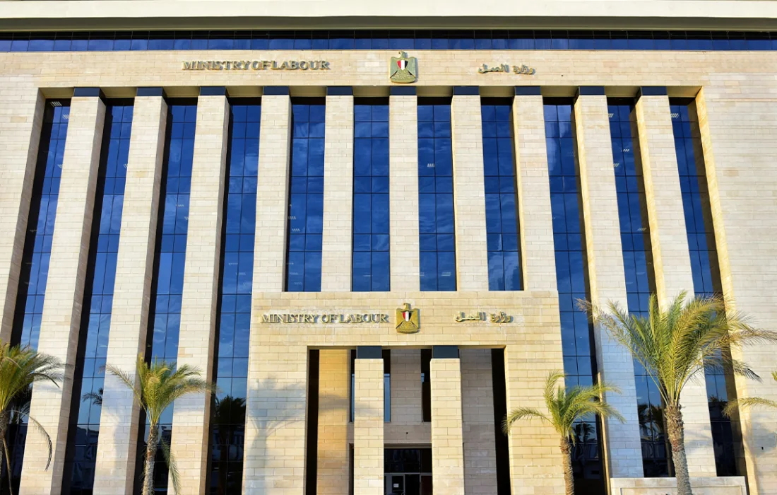 مصر تطلق تجربة تطبيق إلكتروني لحجز مواعيد توثيق عقود العمل بالخارج