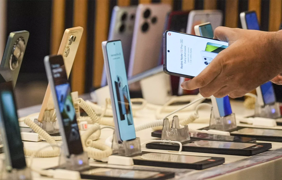 مصر تُمدّد الإعفاء الجمركي للهواتف المحمولة للمصريين بالخارج إلى 120 يوماً