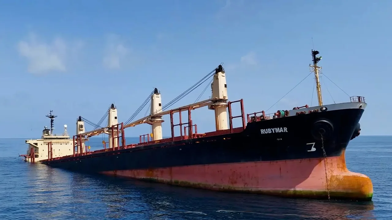 البحر الأحمر على صفيح ساخن… الصراع الإقليمي يضغط على مسارات التجارة العالمية