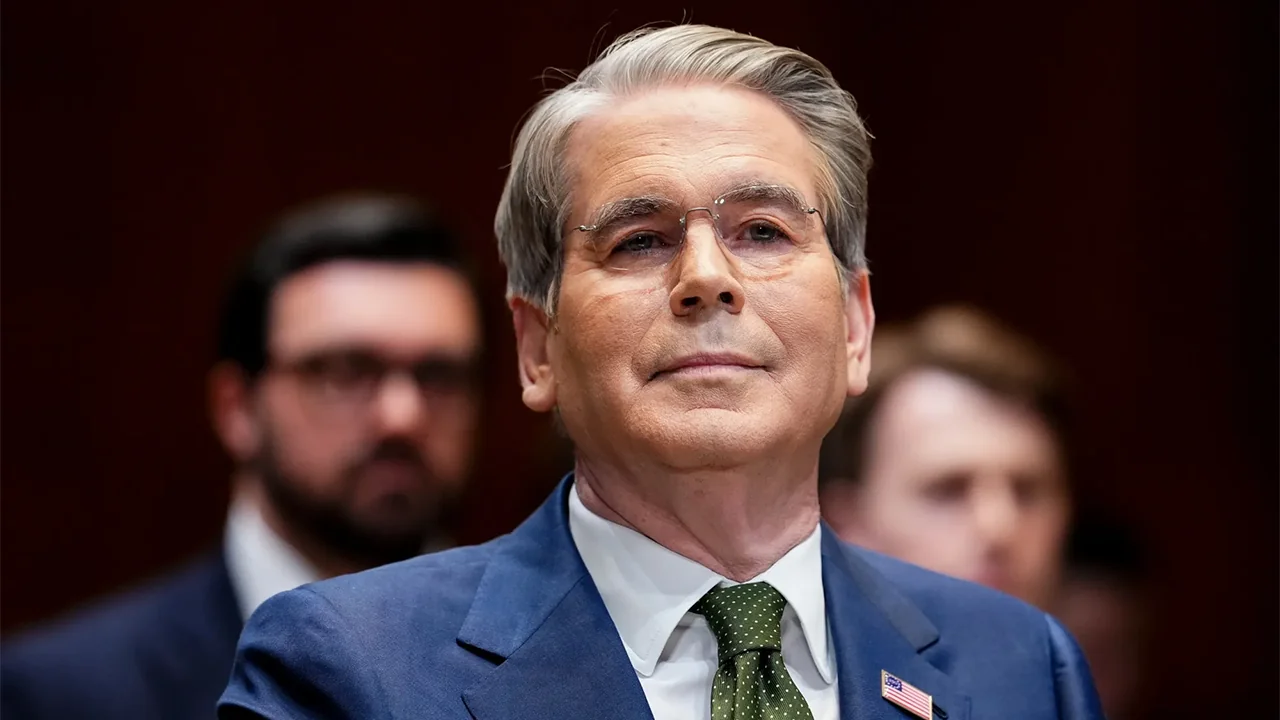 واشنطن تدرس توسيع خطوط مبادلة الدولار مع دول الخليج وآسيا وسط تداعيات الحرب