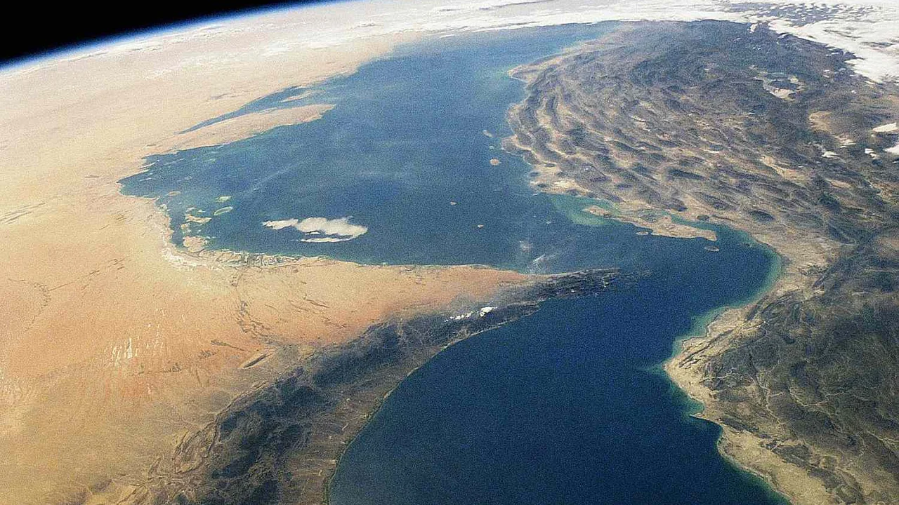 الخليج يتغلب على إغلاق مضيق هرمز ببدائل مُبتكرة