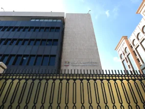 “وال ستريت جورنال”: الإمارات تبحث دعماً مالياً من واشنطن وسط تداعيات الحرب