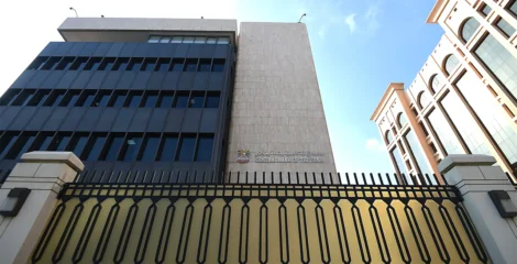 “وال ستريت جورنال”: الإمارات تبحث دعماً مالياً من واشنطن وسط تداعيات الحرب